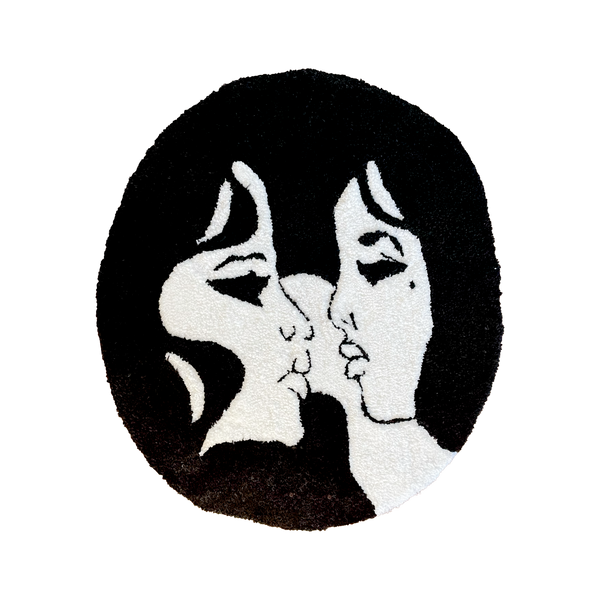 KISSING GIRLS